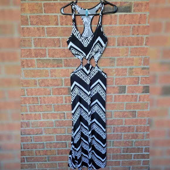 GoJane - Zig-Zag Cut-Out Maxi Dress - Picture 4 of 4